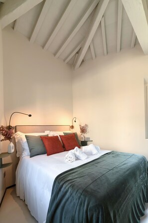 1 habitación, escritorio, tabla de planchar con plancha y wifi gratis 