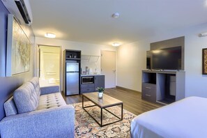 1 habitación, tabla de planchar con plancha, wifi y ropa de cama