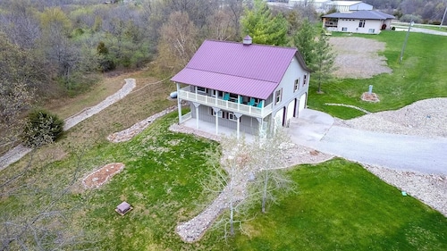 Lake House with a private trail to the beach!