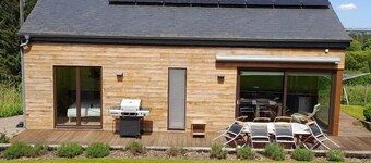 Gîte tout confort avec grand jardin, terrasse et garage dans village calme