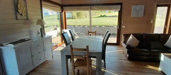 Gîte Tout Confort Avec Grand Jardin, Terrasse et Garage Dans Village Calme