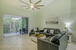 Smart TV, video games, foosball - Mariners Club Townhouse, Epic Amenities, Tennis & Indoor Pickleball (Key Largo)