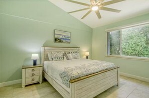 4 bedrooms, iron/ironing board, WiFi, bed sheets - Mariners Club Townhouse, Epic Amenities, Tennis & Indoor Pickleball (Key Largo)