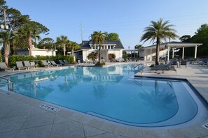 A heated pool - Escape to Sunshine, beaches and resort life! (Miramar Beach)