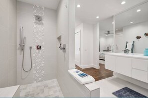 Douche, serviettes fournies