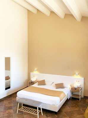 Phòng Deluxe, quang cảnh một góc biển | Bộ đồ giường cao cấp, bàn, khu vực làm việc phù hợp cho laptop 