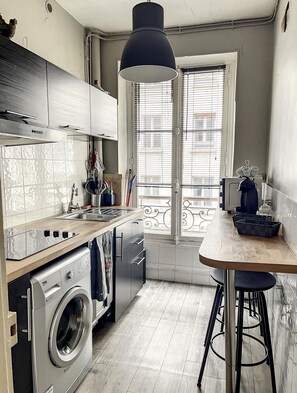 Geladeira, micro-ondas, fogão, cooktop