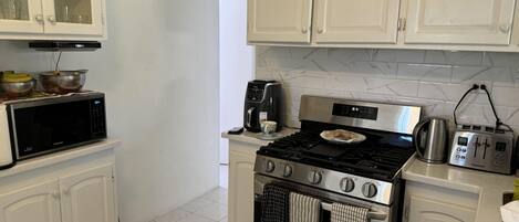 House | Private kitchen | Fridge, microwave, oven, stovetop