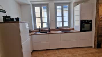 Frigorífic, microones, forn i placa de cuina