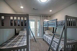 6 bedrooms, iron/ironing board, free WiFi, bed sheets