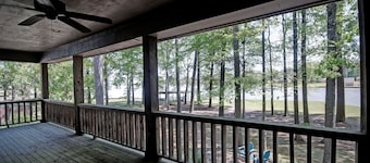 Chillin on the Rez 6 Bedroom 3 Bath Waterfront Retreat on the Rez with Boat Slip