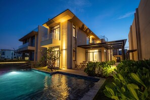 Outdoor pool, a heated pool - Beach-front villa in Wyndham Garden Cam Ranh resort, Nha Trang Long Beach (Cam Lam)