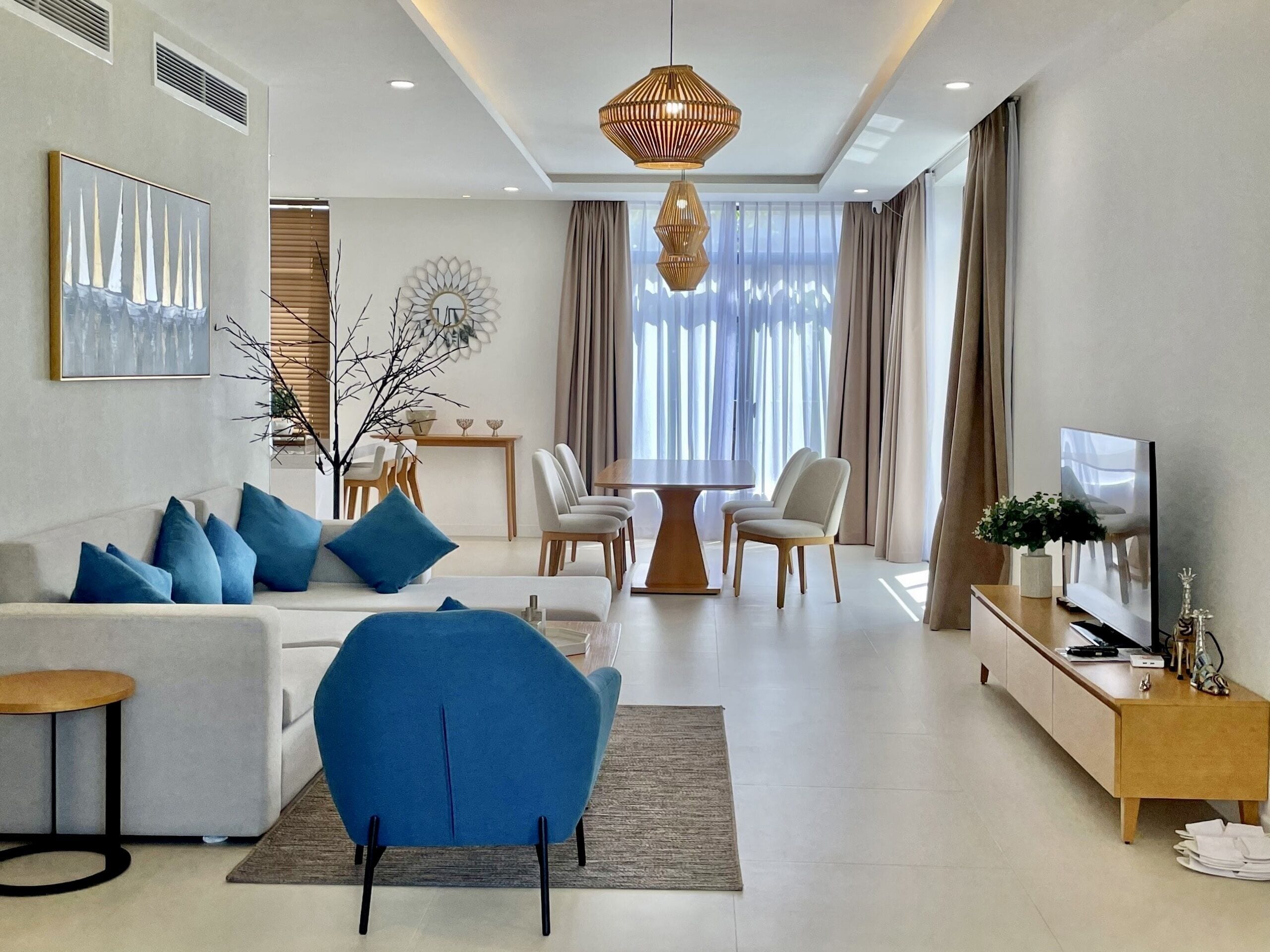 智能電視、足球機、乒乓球設施、書籍