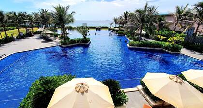 Beach-front villa in Wyndham Garden Cam Ranh resort, Nha Trang Long Beach