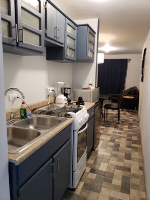 Microwave, oven, stovetop, coffee/tea maker - Casa Raquelina (Ensenada)