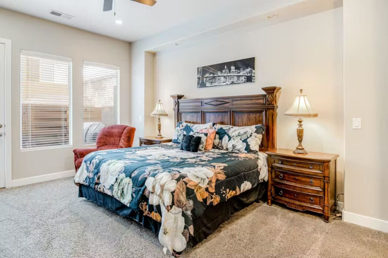 3 chambres, bureau, fer et planche à repasser, lit parapluie