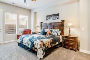 3 bedrooms, desk, iron/ironing board, travel cot - Red Coral Retreat near Zion NP, pets welcome (Washington)