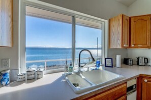 Interior - Waterfront home w/ beach access and Game room (Port Ludlow)