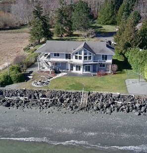 Exterior - Waterfront home w/ beach access and Game room (Port Ludlow)