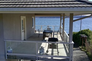 Outdoor dining - Waterfront home w/ beach access and Game room (Port Ludlow)
