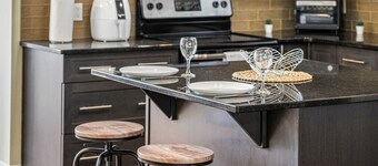 5BR Home » AC » Henday Access » King Bed » Netflix