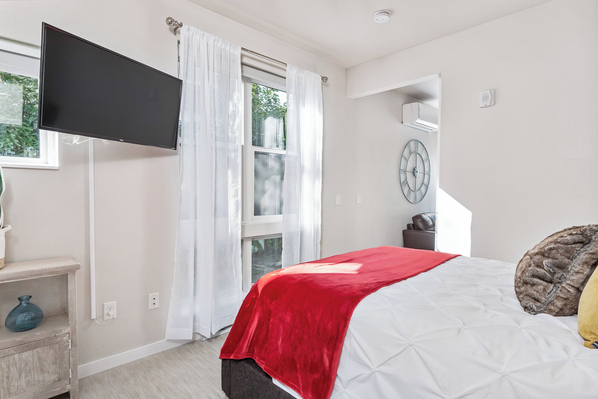 1 bedroom, desk, iron/ironing board, travel crib