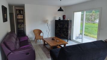 Télévision, lecteur de DVD, livres, vidéothÚque