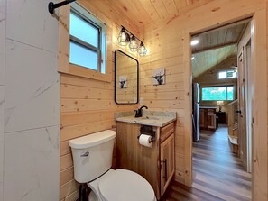 Shower, hair dryer, towels, soap - Brand New! Lakeview Tiny Home in Downtown Hiawassee (Hiawassee)