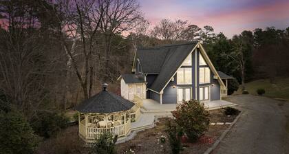 Lake Jocassee retreat on two acres!! New hot tub, Devilâs Fork State Park