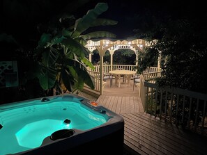 Terrace/patio - Lake Jocassee retreat on two acres!! New hot tub, Devil’s Fork State Park (Salem)