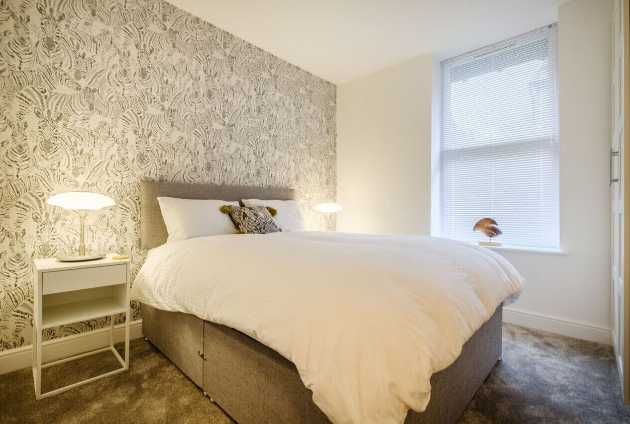 2 bedrooms, desk, iron/ironing board, WiFi