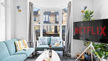 Apartment | 3 bedrooms, desk, iron/ironing board, Internet