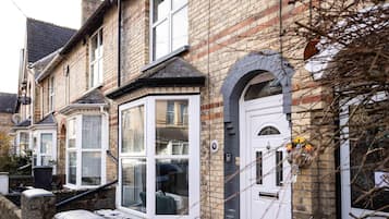 Apartment | 3 bedrooms, desk, iron/ironing board, Internet