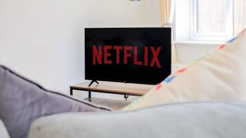 House | 3 bedrooms, desk, iron/ironing board, Internet