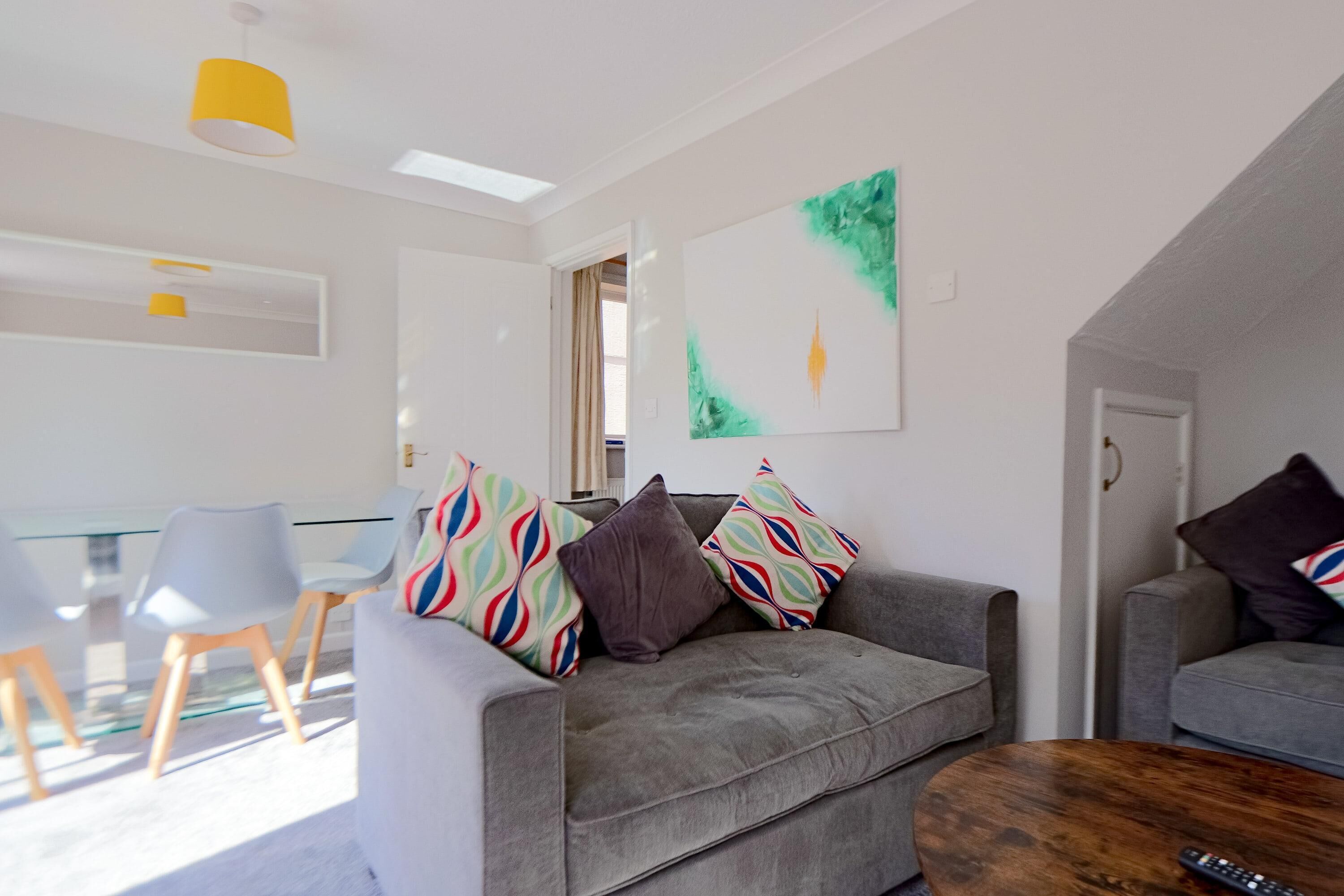 House | 3 bedrooms, desk, iron/ironing board, Internet