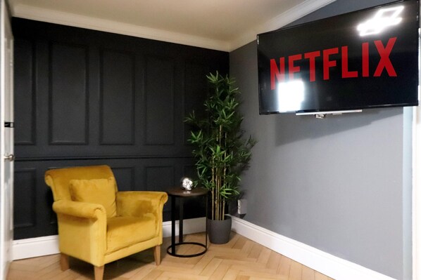 3 habitaciones, tabla de planchar con plancha y acceso a internet