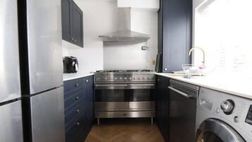 House | 3 bilik tidur, seterika/papan seterika, Internet