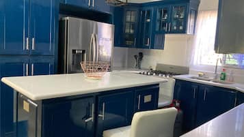 House | Private kitchen | Fridge, microwave, oven, stovetop