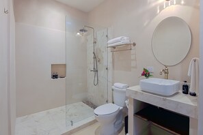 Family Quadruple Room | Bathroom - Hacienda Kancabchén  (Baca)