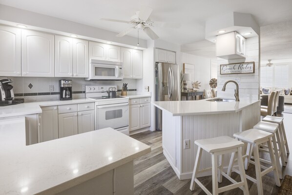 Fridge, microwave, oven, stovetop - Now an additional 15% off already low rates for Jan and Feb 2025! (Sanibel)