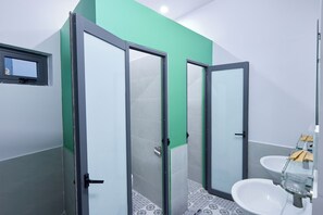 Standard Shared Dormitory, City View | Bathroom | Shower, rainfall showerhead, slippers, towels - Nineties Homestay  (Hue)