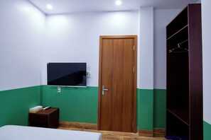 Deluxe Double Room Single Use, City View | Premium bedding, memory foam beds, desk, laptop workspace - Nineties Homestay  (Hue)