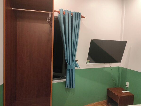 Economy-Doppelzimmer zur Einzelnutzung, Stadtblick | Hochwertige Bettwaren, Betten mit Memory-Foam-Matratzen, Schreibtisch