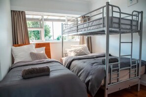 2 bedrooms, desk, iron/ironing board, WiFi