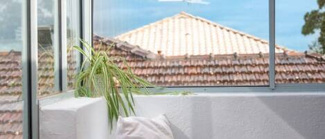 2 bedrooms, desk, iron/ironing board, WiFi