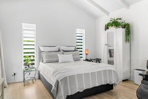 1 bedroom, WiFi, bed sheets - The Cabin - Mangawhai Heads Studio (Mangawhai Heads)