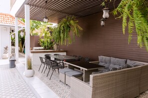 Outdoor dining - A villa in the heart of Hua Hin, 2.5 km from Beach with a private swimming pool. (Huahin)