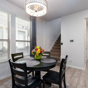 House | 2 bedrooms - Spacious Pet Friendly - 7 Miles to Eagle Mountain Lake (Fort Worth)