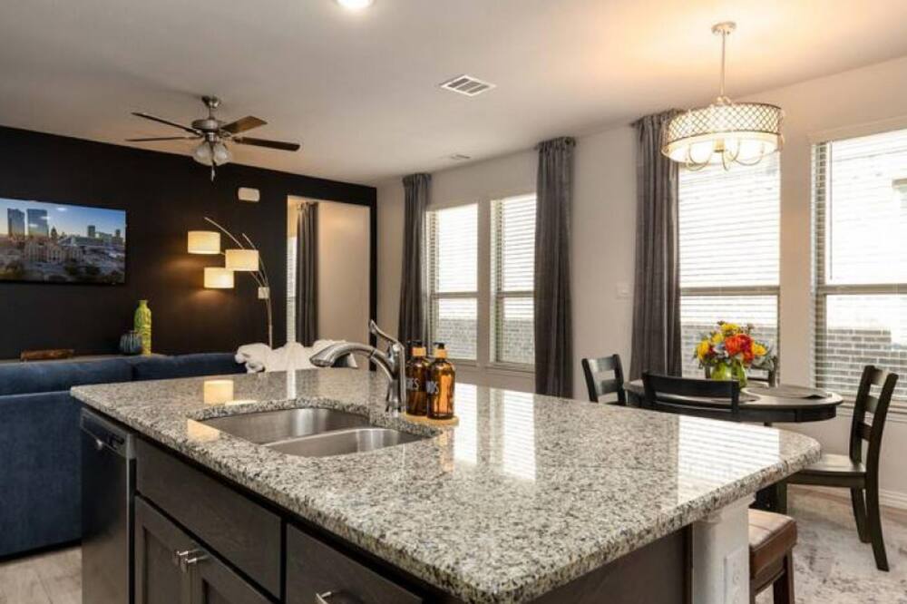 Spacious Pet Friendly - 7 Miles to Eagle Mountain Lake - Reno, TX
