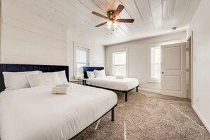 House | 4 bedrooms - 4 Queen Beds High Speed Wifi Private Parking (Fort Worth)